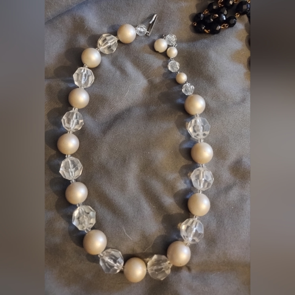 Elegant Vintage Large Faux Pearl Necklace/Choker